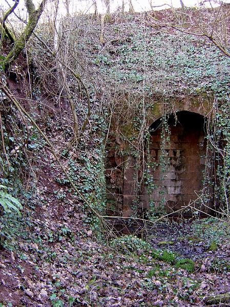 DSC03626.JPG - de l'Ady à Firmi, un tunnel muré